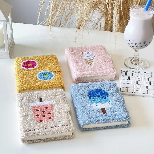 Agenda peluche hojas motivos