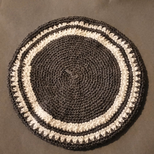 Boina de lana natural gris greca simple blanco