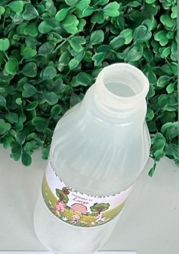 Garrafa com adesivo personalizado 