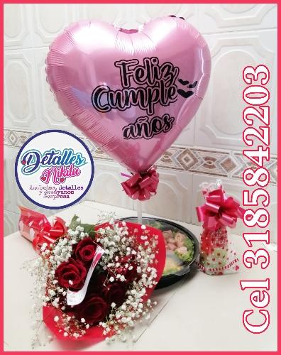 Bandeja desayuno más 6 rosas