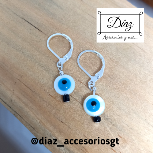 Aretes Huggies ojo turco