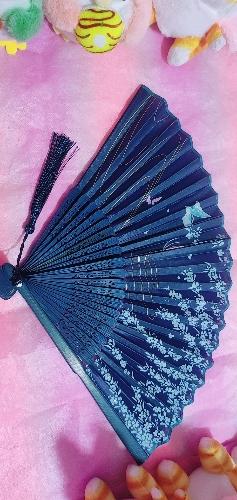 Abanico azul flores blancas 