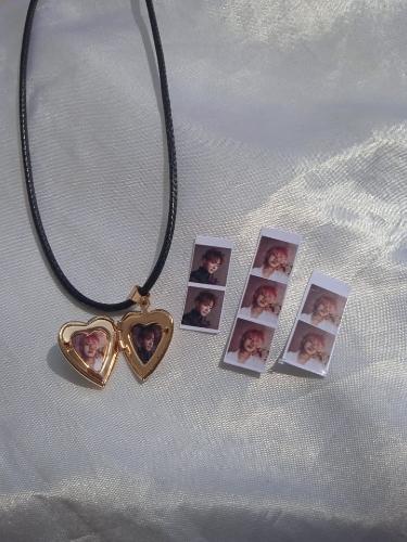 Relicario corazones de colores con hilo.