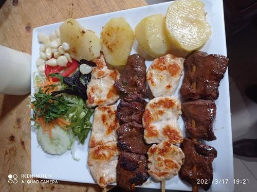 Anticuchos mixto