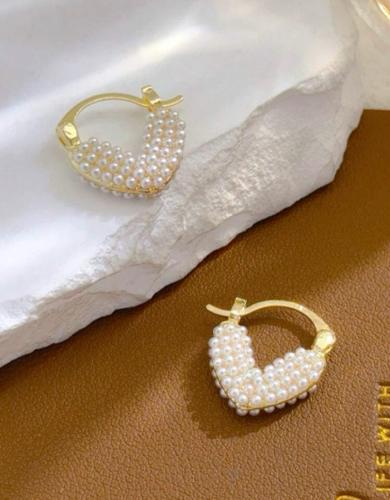 1 par de aretes para dama con forma de corazón y perlas falsas dulces y elegantes, regalos de moda para feriados, vacaciones y uso diario, lujosos y d