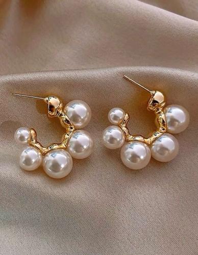 1 par de aretes de aro de moda con perla falsa, diseño elegante y lujoso tipo C estilo europeo y americano, ideal para mujer, uso en fiestas