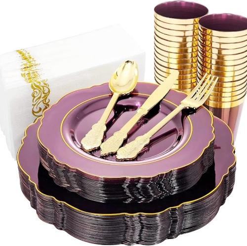juego práctico para 30 invitados, incluye 30 platos desechables morados, 30 cubiertos de plástico dorado, 30 vasos de plástico morado, 30 servilletas