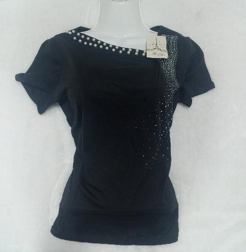 Blusa con perlas y brillantes 