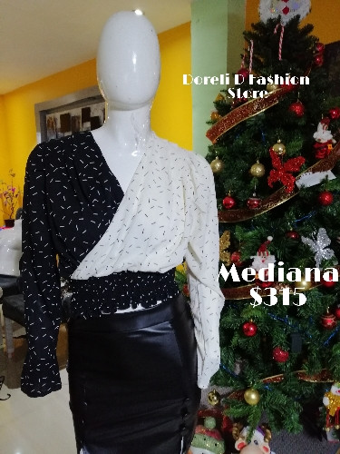 Imagen 1 de Blusa de manga larga negra con blanco talla mediana 