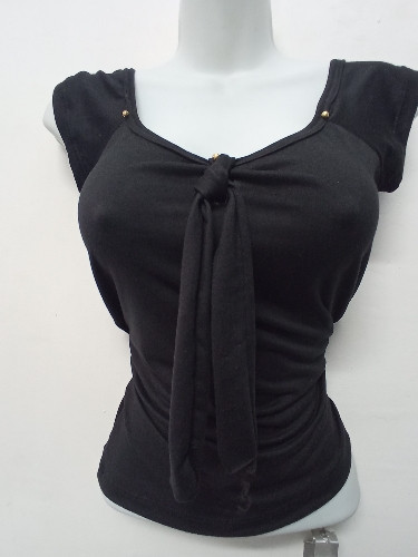 Image 1 of Blusa con nudo en el centro