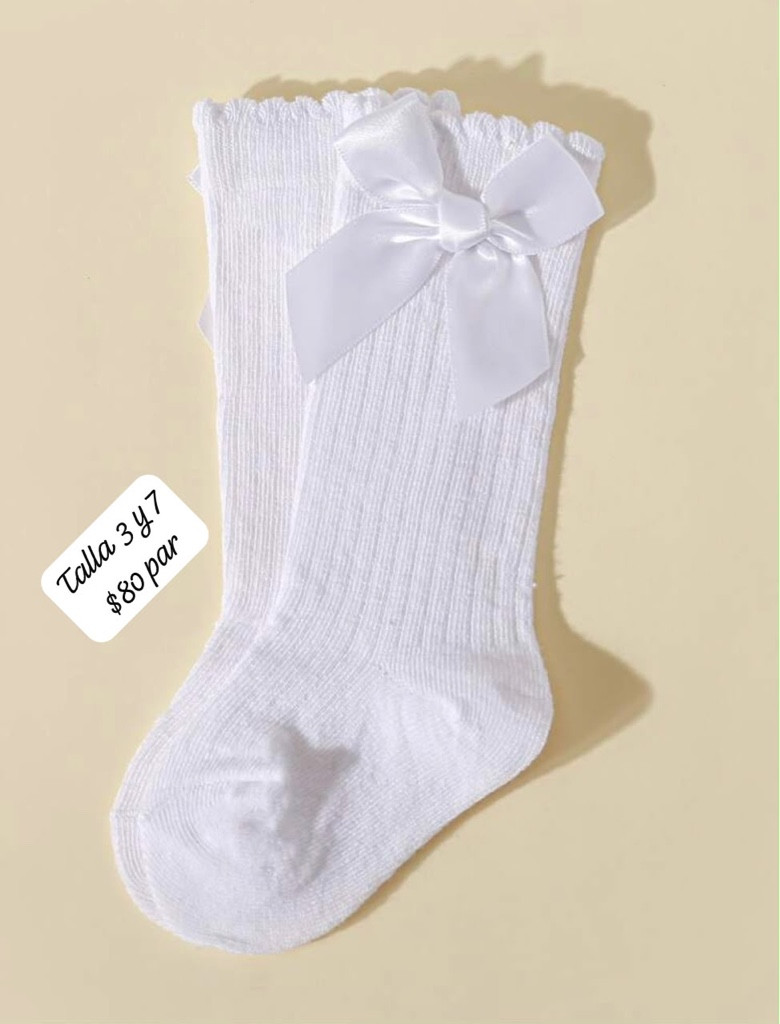 Imagen 1 de Calcetas blancas con moño talla 3 y 7