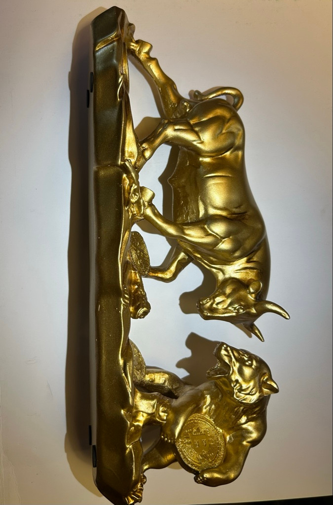 Imagen 1 de Adorno toro y oso dorado