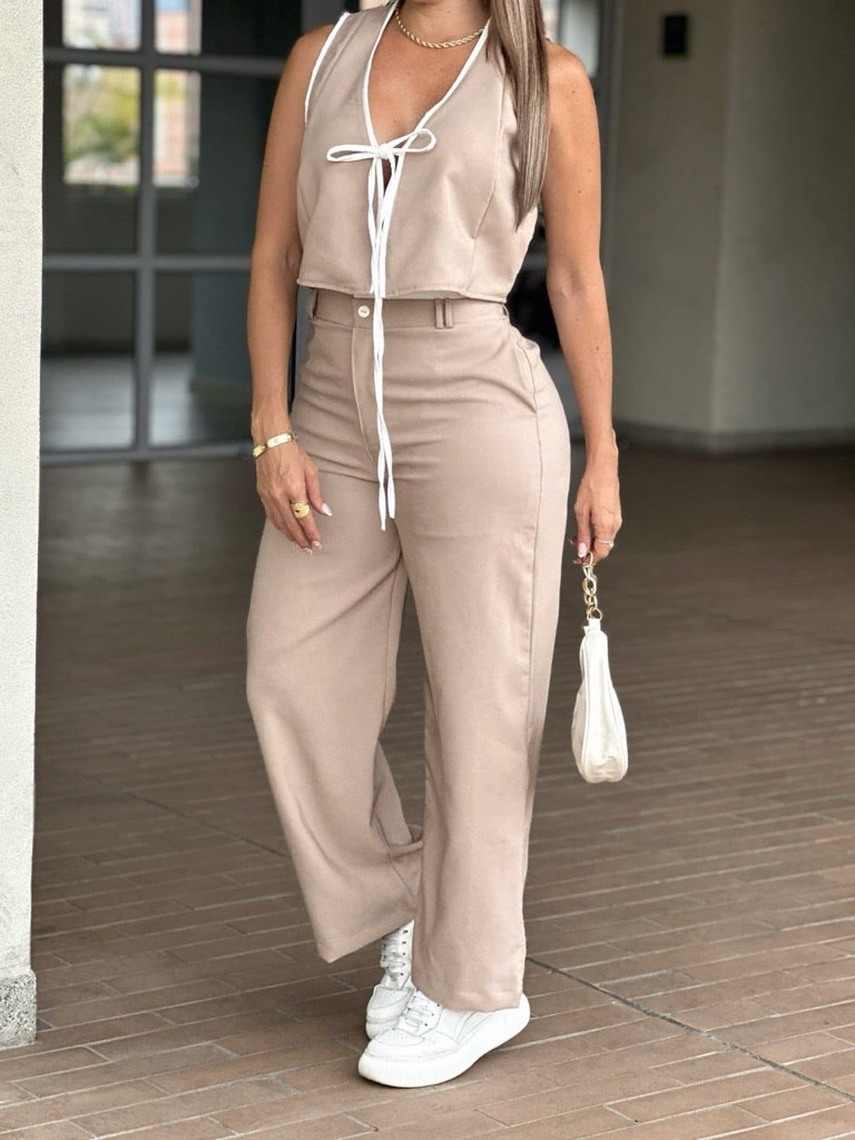 Imagen 1 de Conjunto Beige y negro en Botones