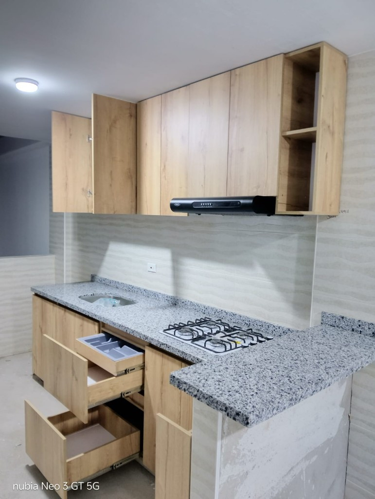Imagen 1 de Cocina integral 2.40 con barra sobre muro 1.20
