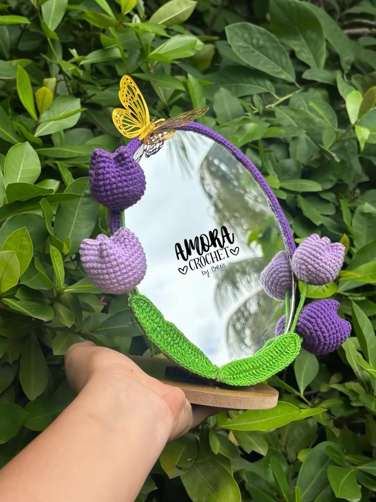 Imagen 1 de Espejo decorativo morado crochet