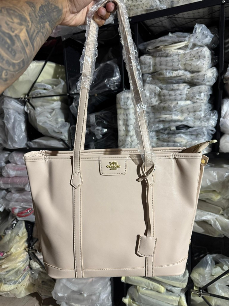 Imagen 1 de 10088 Cartera Coach caqui claro