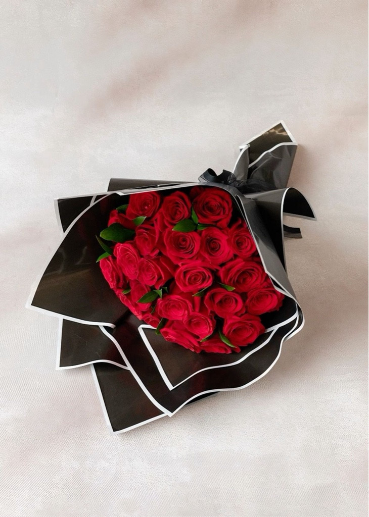 Imagen 1 de 30 Rosas rojas envueltas