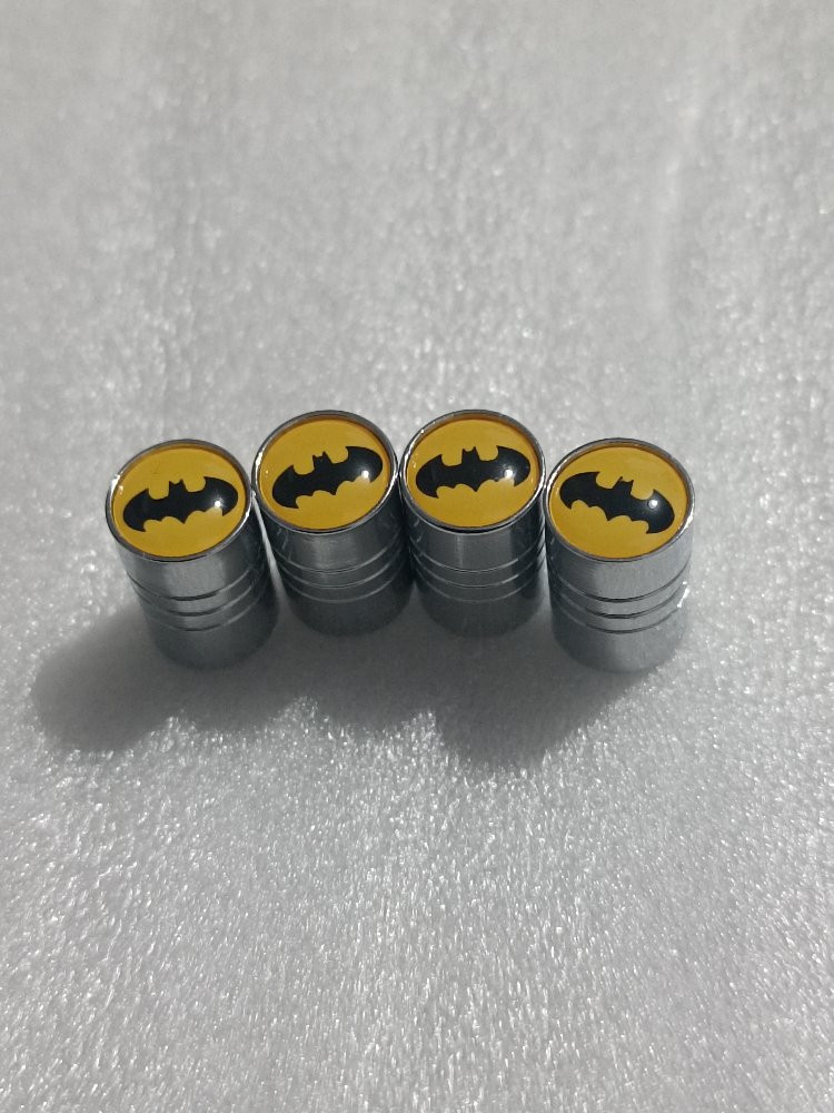 Imagen 1 de JUEGO DE 4 TAPA VALVULAS BATMAN  PLATA 14MM