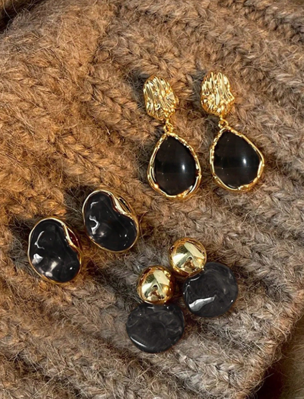 Imagen 1 de  Aretes negros 111699341