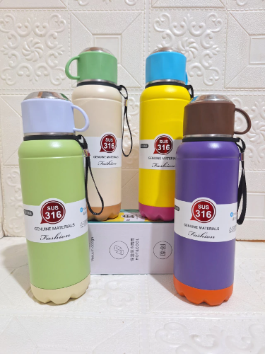 Imagen 1 de BOTELLA TÉRMICA BICOLOR CON TAPA TIPO TAZA 1000ML