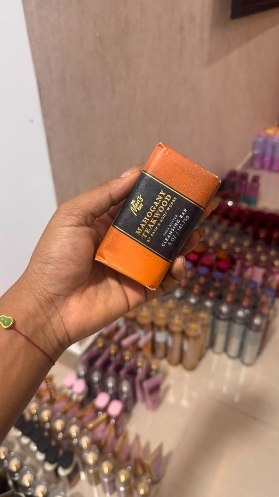 Imagen 1 de   Shea Butter Cleansing Bar | Mahogany Teakwood - Bath & Body Works