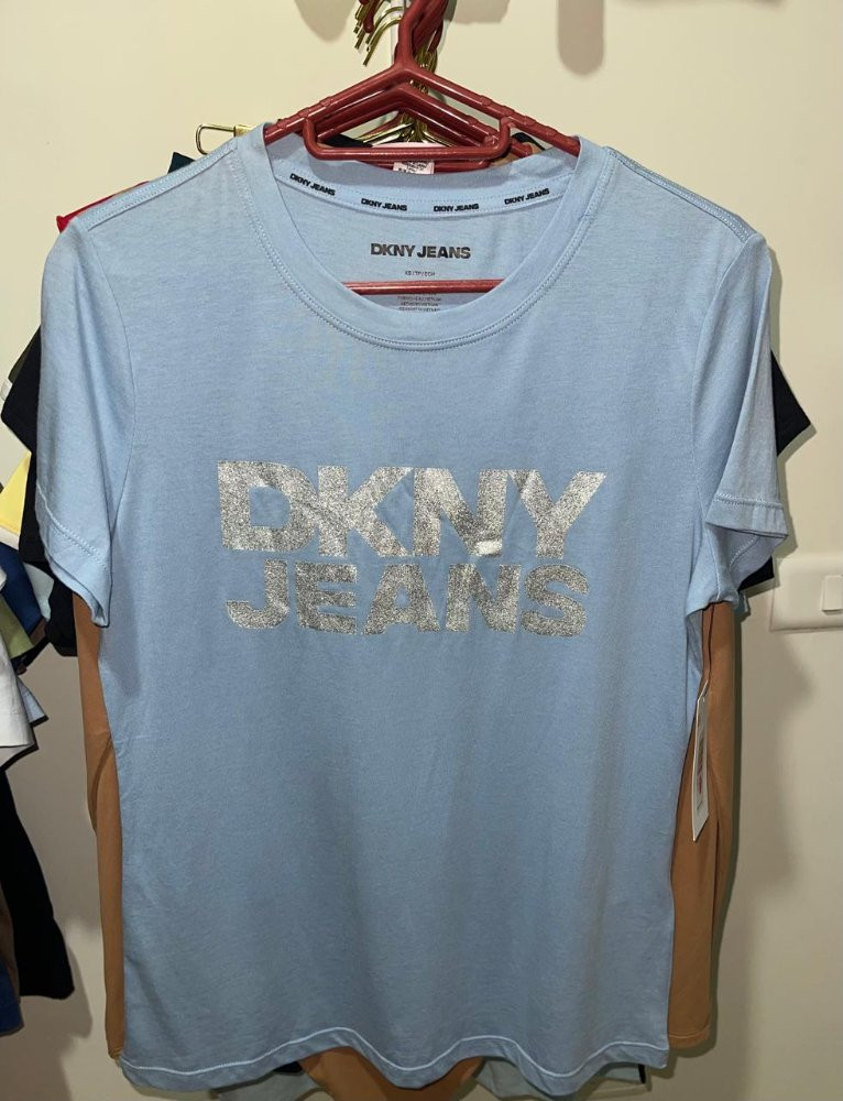 Imagen 1 de Blusa 🇺🇸 DKNY JEANS celeste talla S