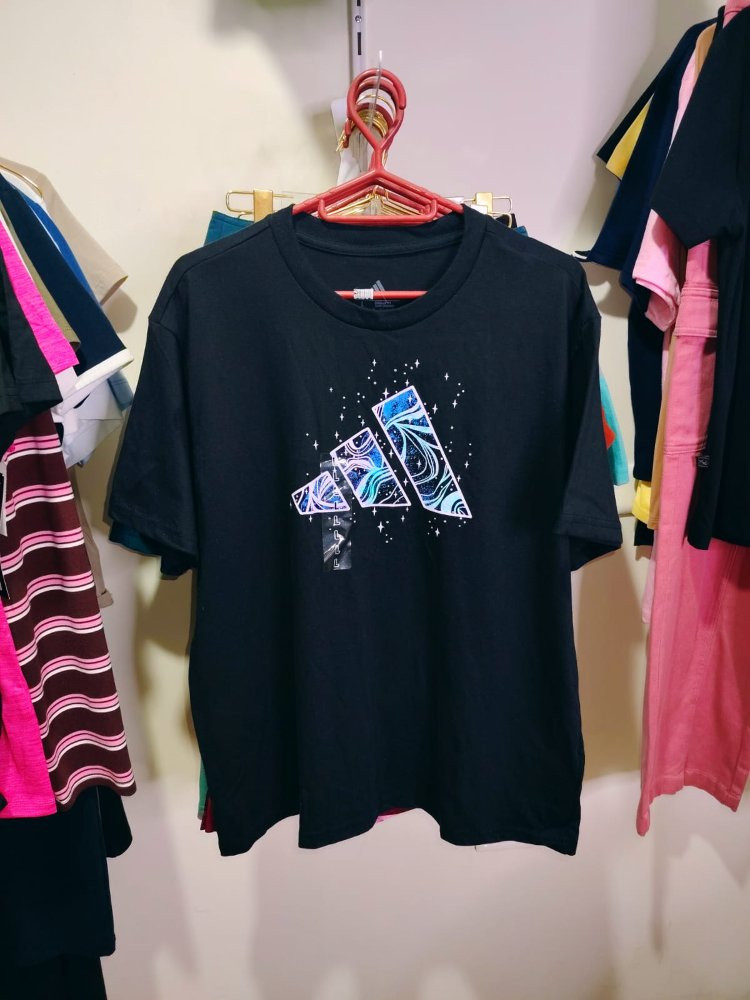 Imagen 1 de Blusa ADIDAS performance con galaxia talla L 