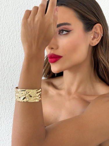 Imagem 1 de Bracelete Martelado Dourado