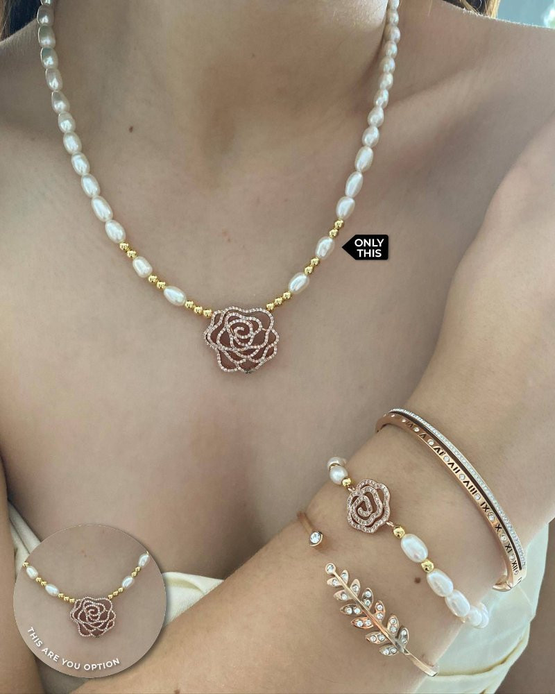 Imagen 1 de 05 Collar con Dije de Rosa y Zirconias en Gold rose con Perlas Cultivadas