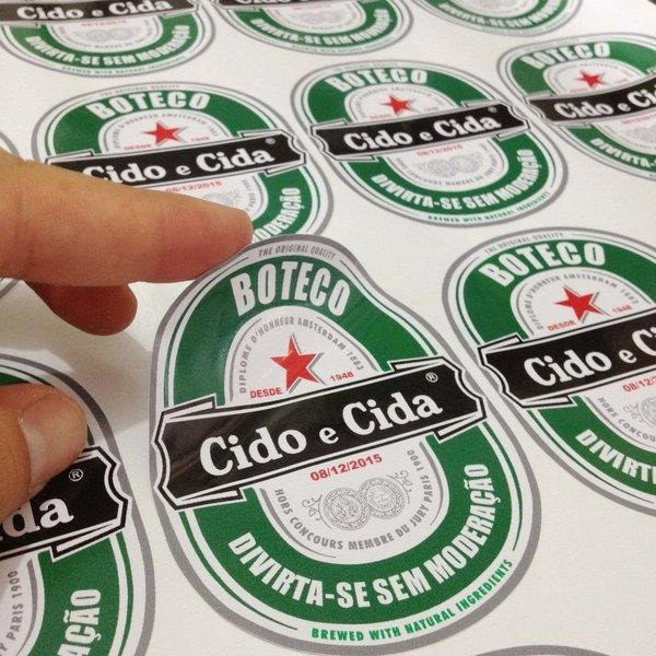 Imagem 1 de Adesivo em Vinil Branco com Verniz