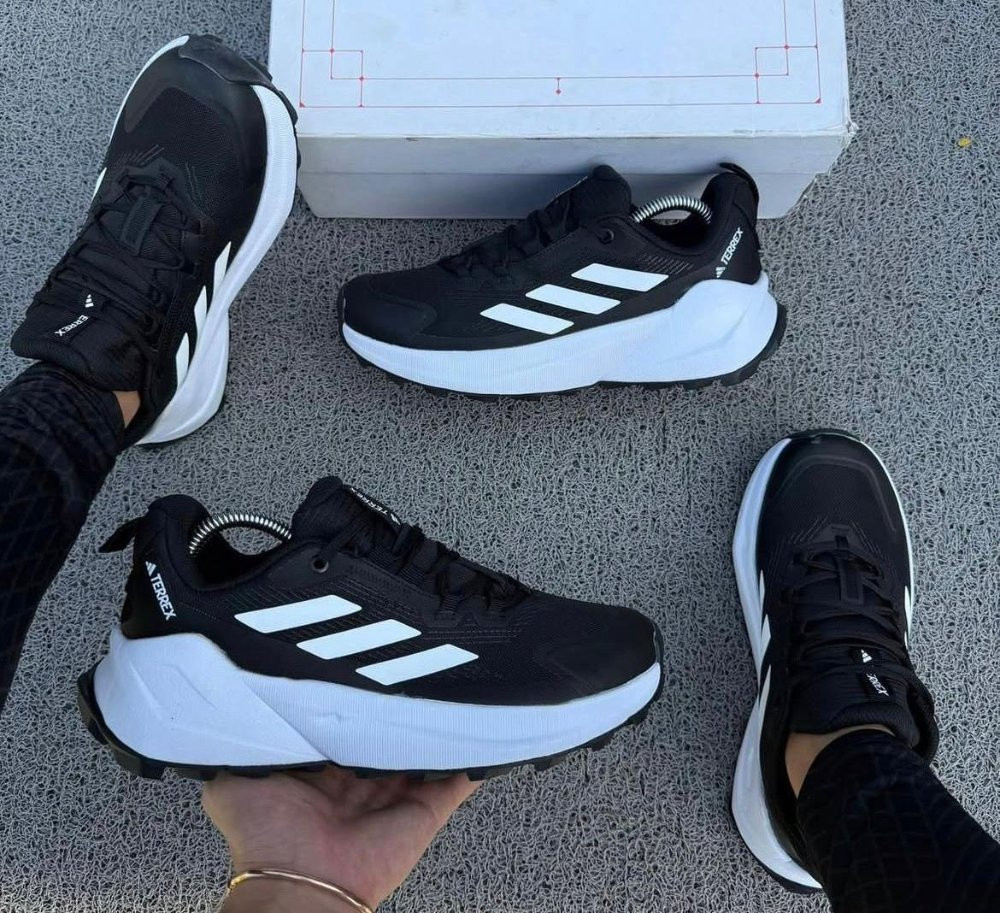 Imagen 1 de ADIDAS TERREX NEGRO BLANCO