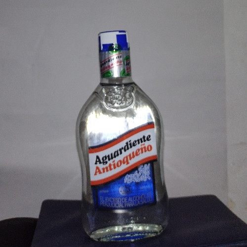 Imagen 1 de Aguardiente 1/2 tapa Azúl