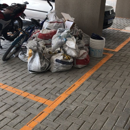 Imagem 1 de ENTULHOS