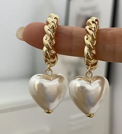 Imagen 1 de ARETES DE CORAZON BLANCO