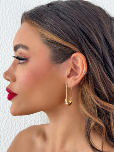 Imagem 1 de Brinco Argola Longa Dourado