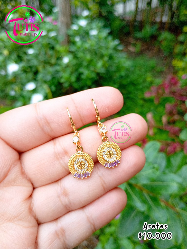 Imagen 1 de Aretes Covergold Círculo Cruz