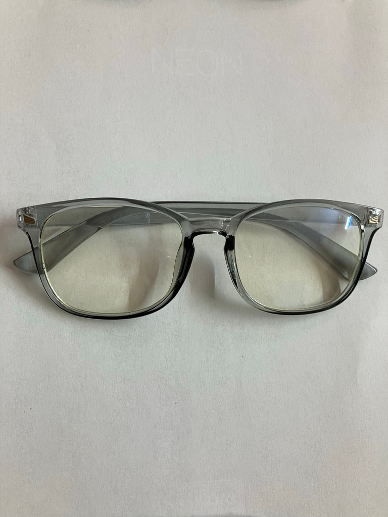 Imagen 1 de Lentes anti reflejo y luz azul (Gris Transparente)