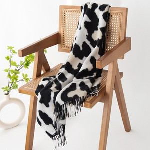 Imagen 1 de BUFANDA CACHEMIRA ANIMAL PRINT