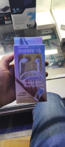 Imagen 1 de AUDIFONOS S6
