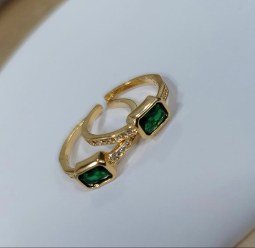 Imagen 1 de Anillo Ajustable Borde Cristal Centro Esmeralda
