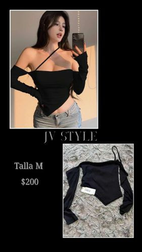 Imagen 1 de Blusa corta minimalista con cuello asimétrico