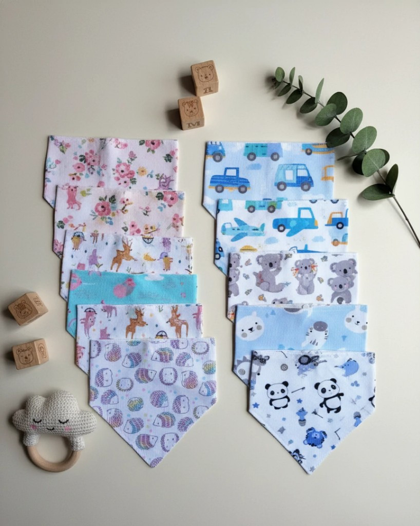 Imagen 1 de Babero bandana con plástico atrás estampas surtidas
