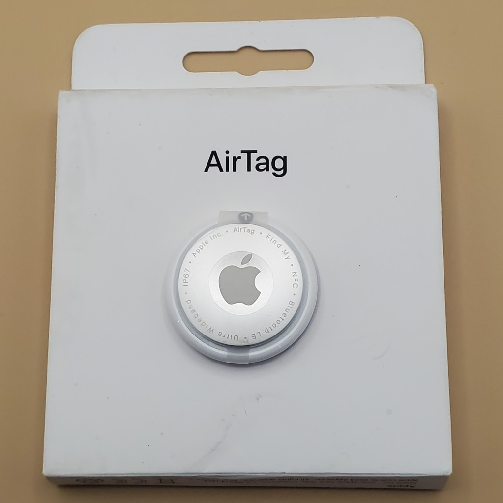 Imagen 1 de Apple AirTag. Mantén un seguimiento y encuentra tus llaves, cartera, equipaje, mochila y más. Configuración sencilla de un solo toque con iPhone o iPad