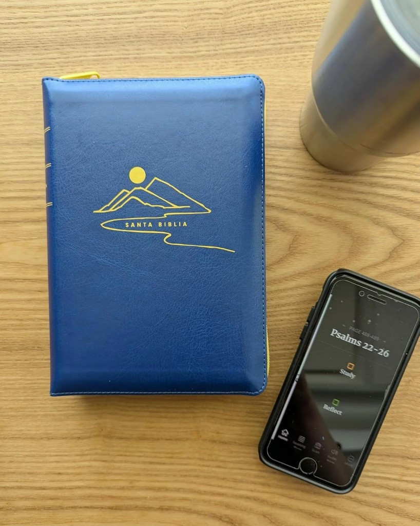 Imagen 1 de Biblia Compacta NTV, Azul Letra Gigante con Cierre