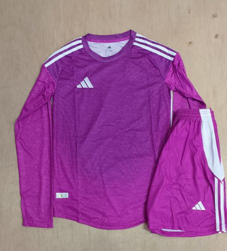 Imagen 1 de Adidas genérico morado