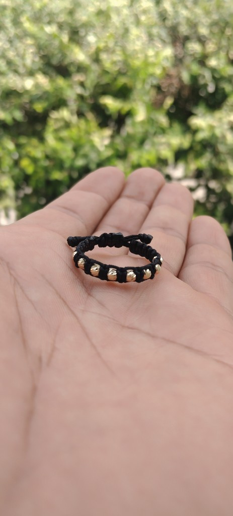 Imagen 1 de Anillo tejido con balines Oro 18 kilates