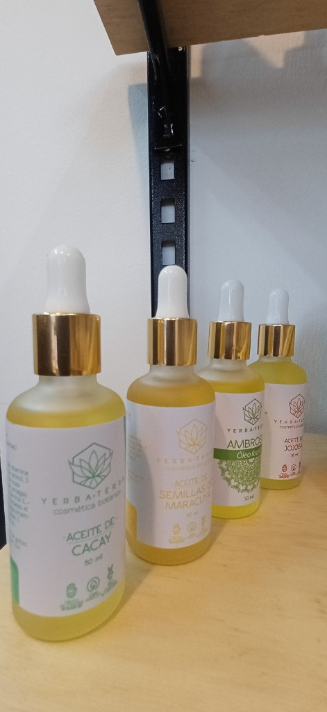 Imagen 1 de Aceites y oleo facial