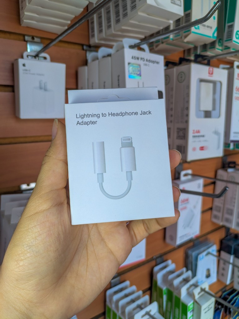 Imagen 1 de ADAPTADOR LIGHTNING A JACK 3.5MM