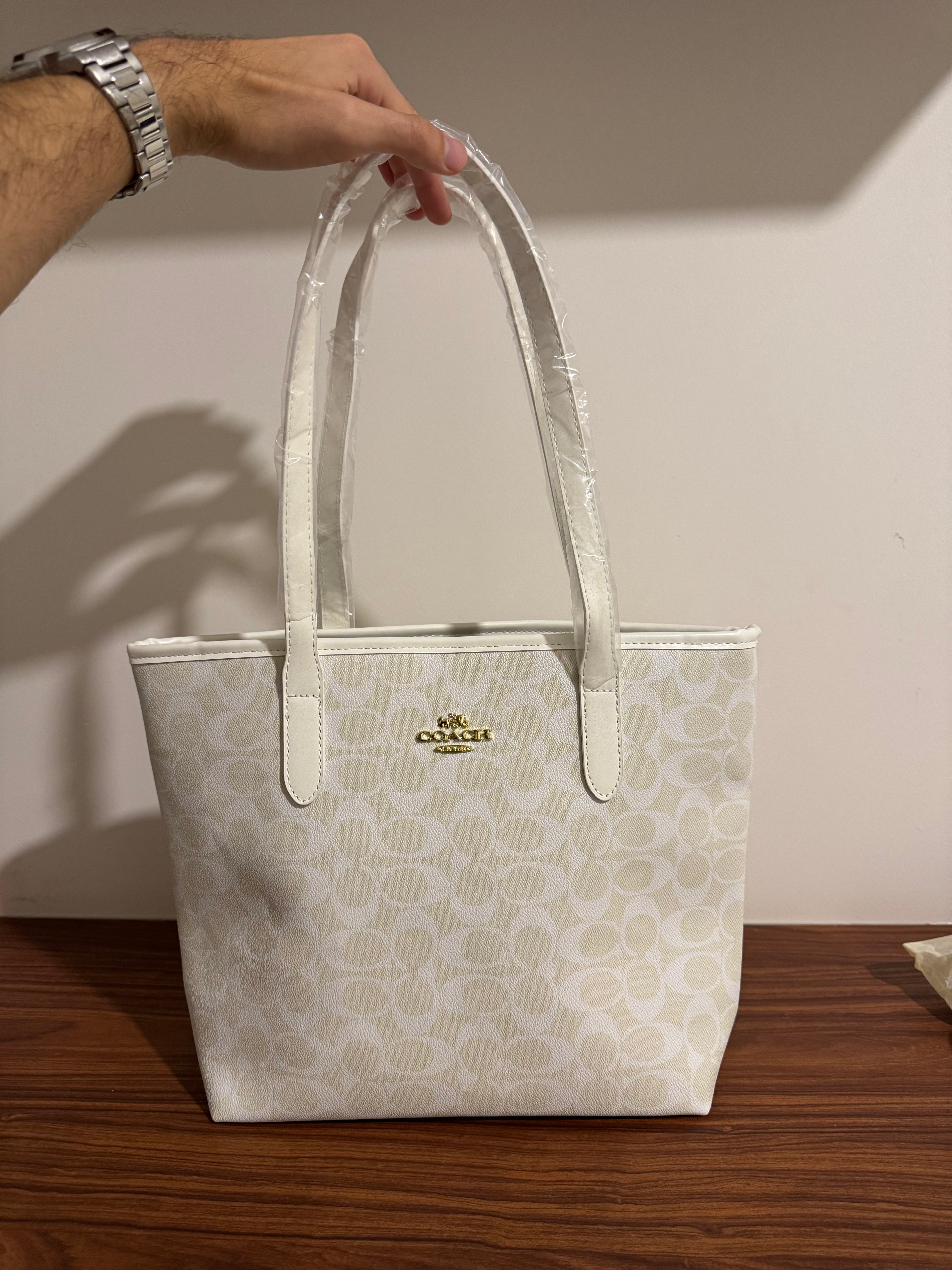 Imagen 1 de Coach City Tote – Signature Canvas (White)