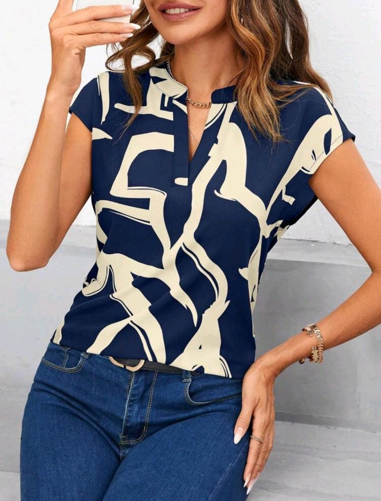 Imagen 1 de Blusa azul con estampado blanco Shein